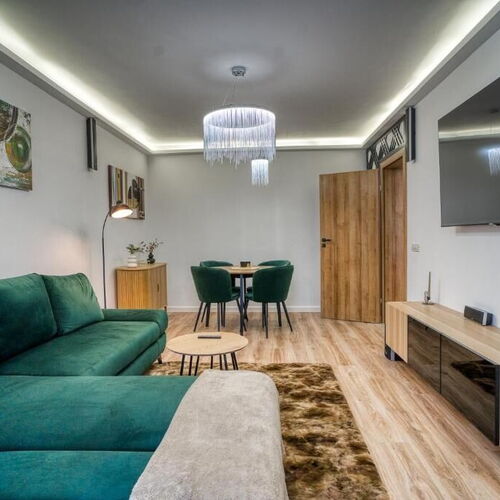 City Chic Retreat: Newly Renovated 1BR Apartment București