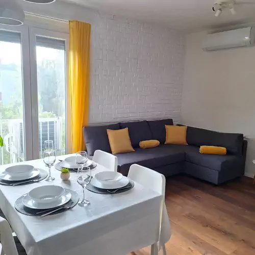 Tornyos Apartman Pécs ***