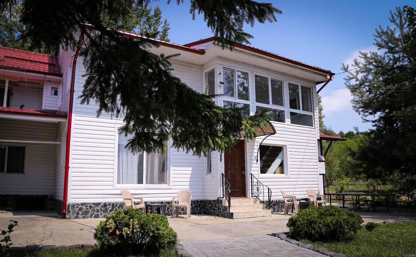 Corpul principal si parte din curte