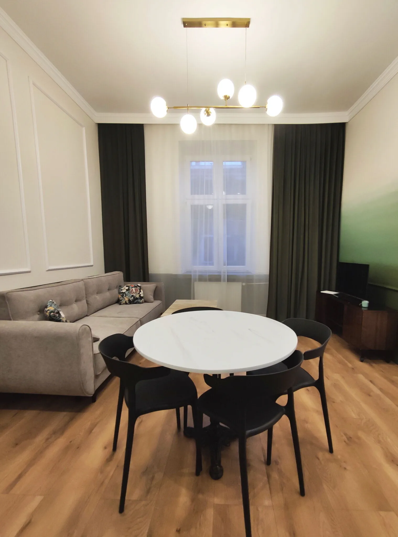 Salon Apartamentu z osobną sypialnią 