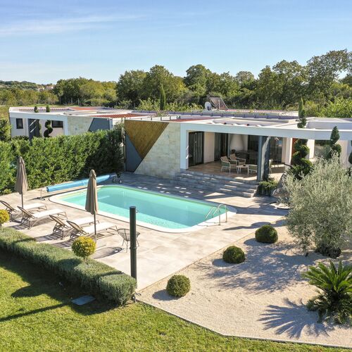 Villa Royal Green Two Nin