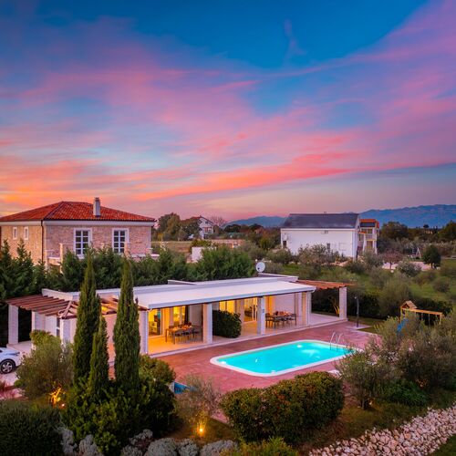 Villa Almond Nin  4