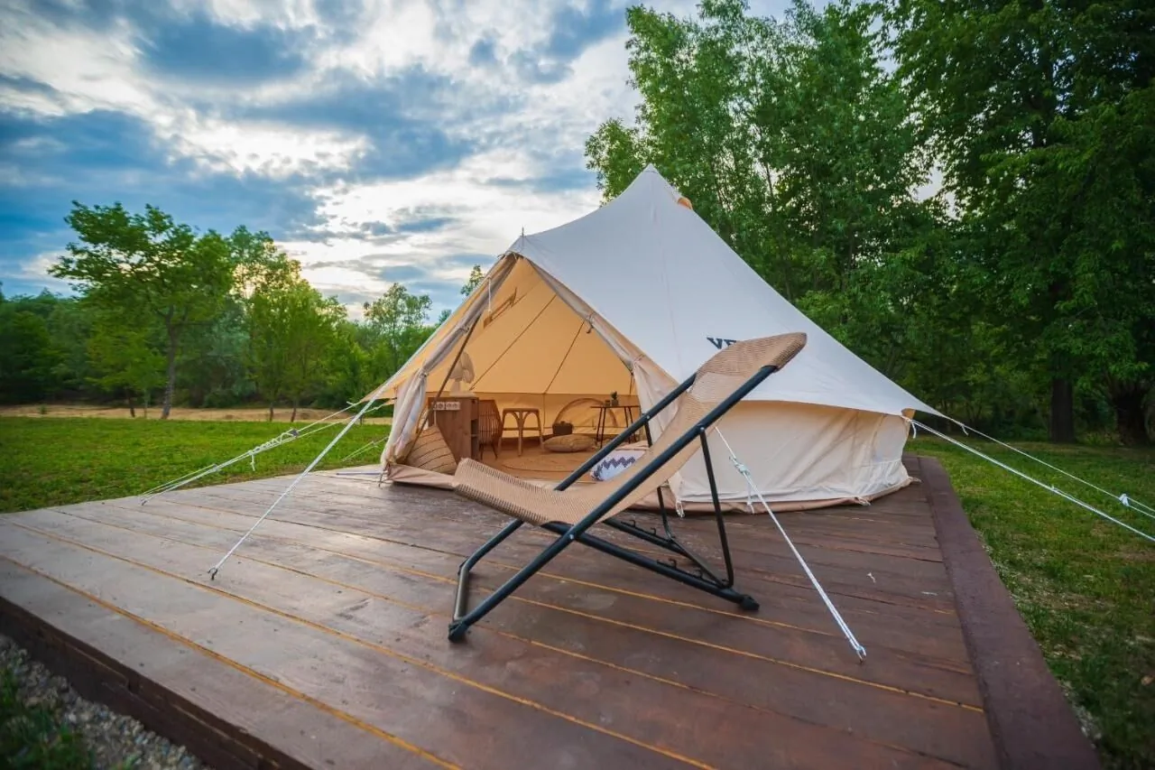 Glamping La Octav Târpeşti