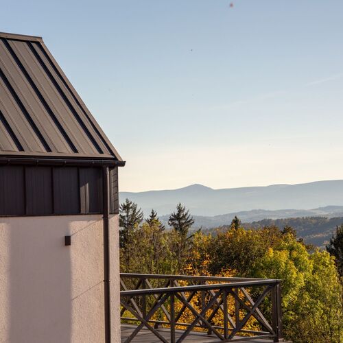 Widok na domek i taras