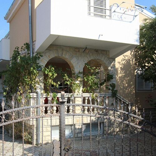 Apartment Anna Pirovac