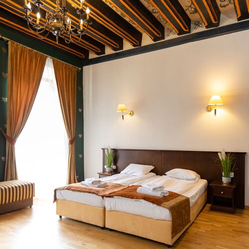 Apartament dwuosobowy z  aneksem kuchennym, jadalnią i łazienką