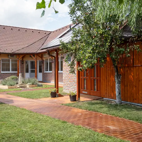 Holiday Apartmanház Gyula 002 kép