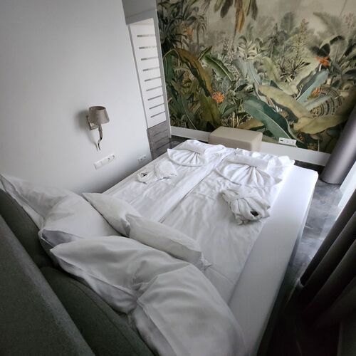 Extra franciaágy, ajtó nélküli hálófülke