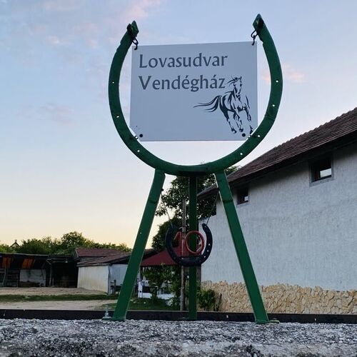 Lovasudvar Vendégház Nagyvázsony ★★ 3