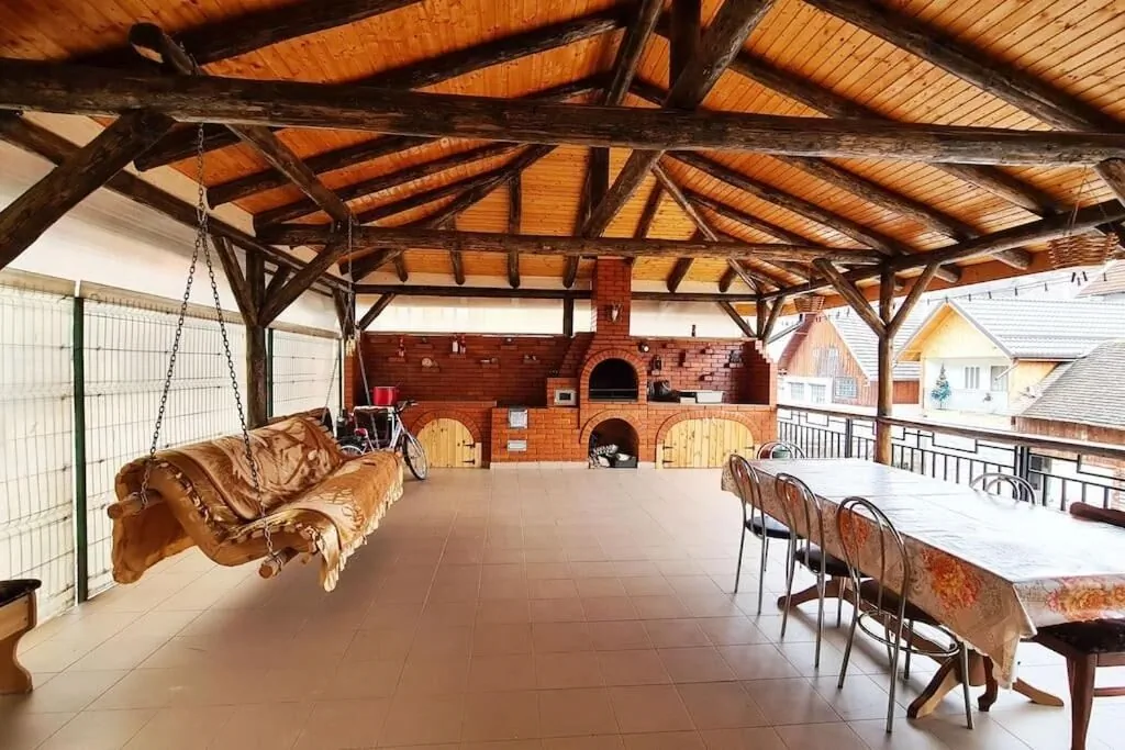 Casa de lângă Râu Rucăr