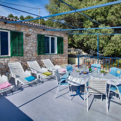 House Paradiso Vis  2