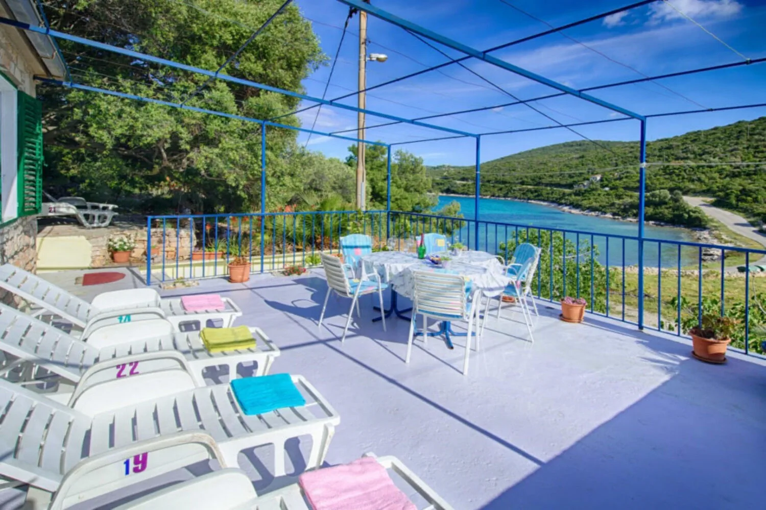 House Paradiso Vis