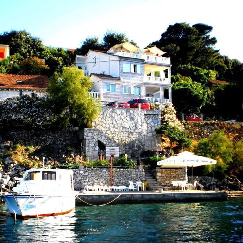 Apartments Ivo Račišće