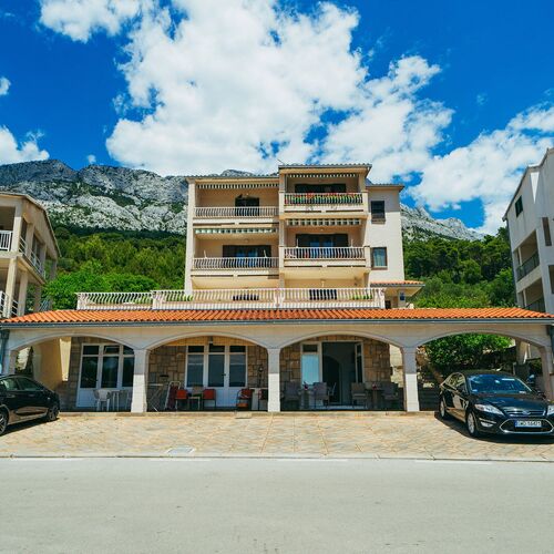 Apartments Lovre Brela