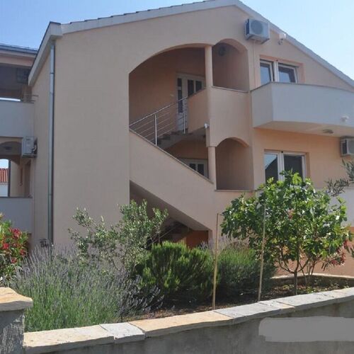 Apartments Antonija Vinisce  2