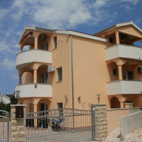 Apartments Antonija Vinisce