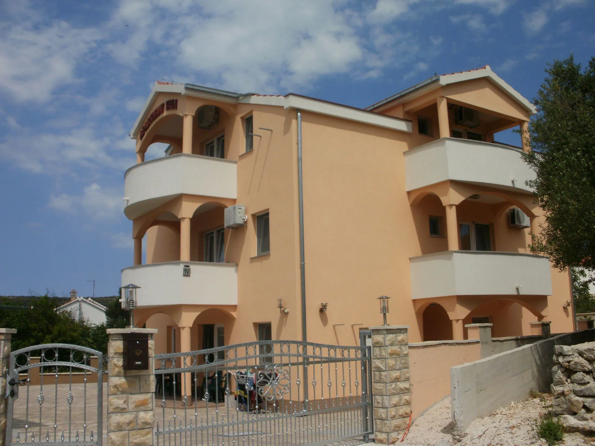 Apartments Antonija Vinisce