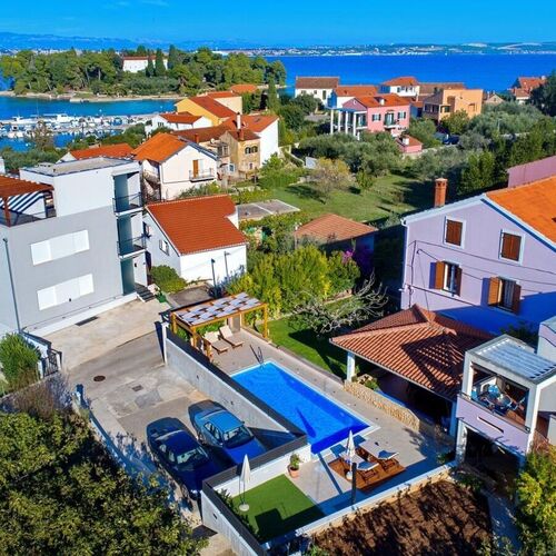 Apartments Sora Preko