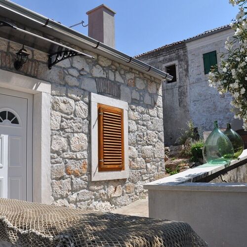 Apartments Oasis Veli Rat