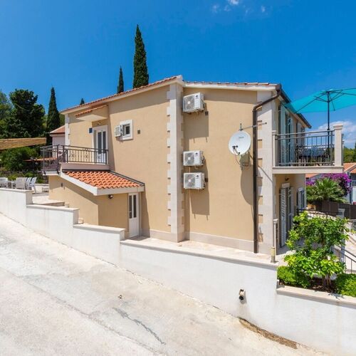 Apartments Dalis Milna  2