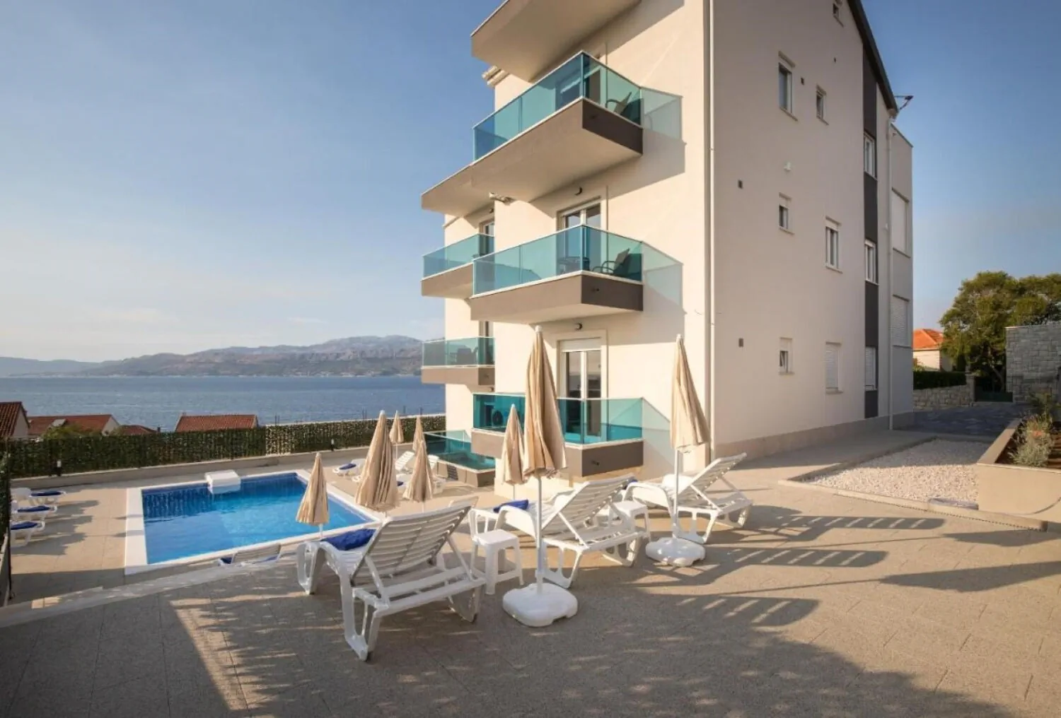 Apartments Dragan Postira