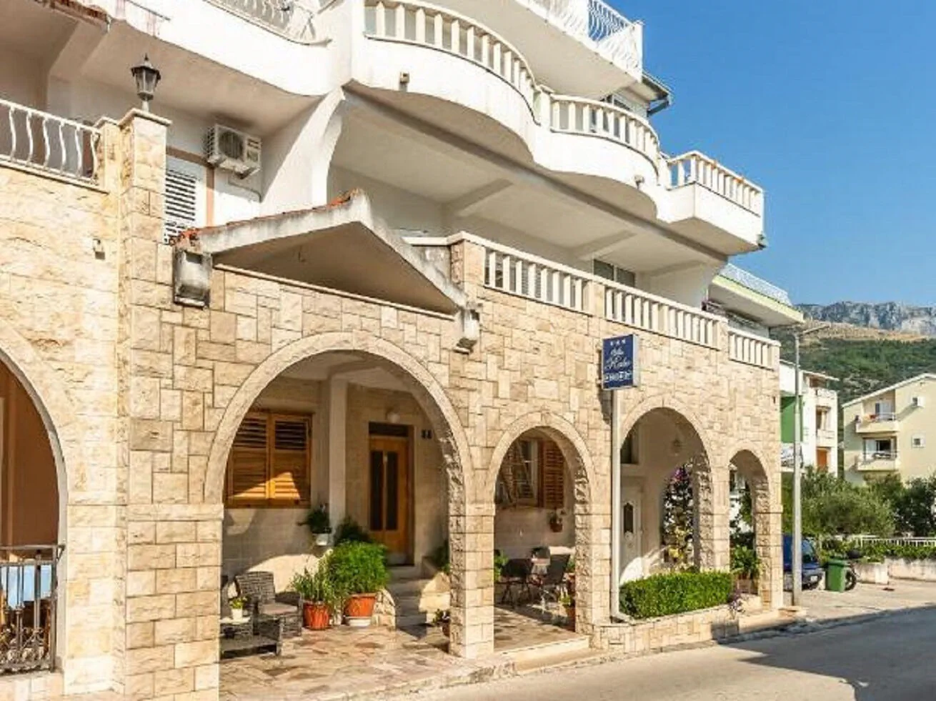 Apartments and Rooms Happiness Tucepi
