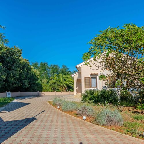 House Suric Privlaka