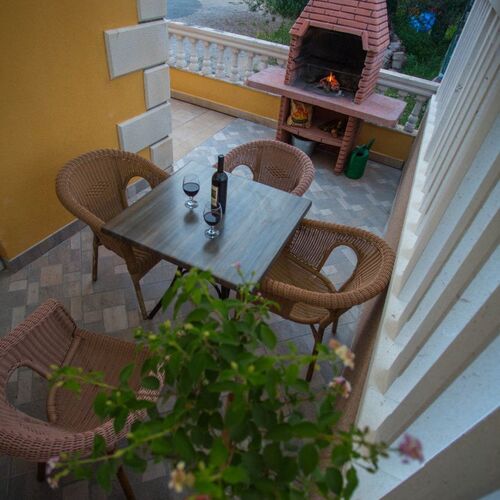 Apartments Dami Orebic  2
