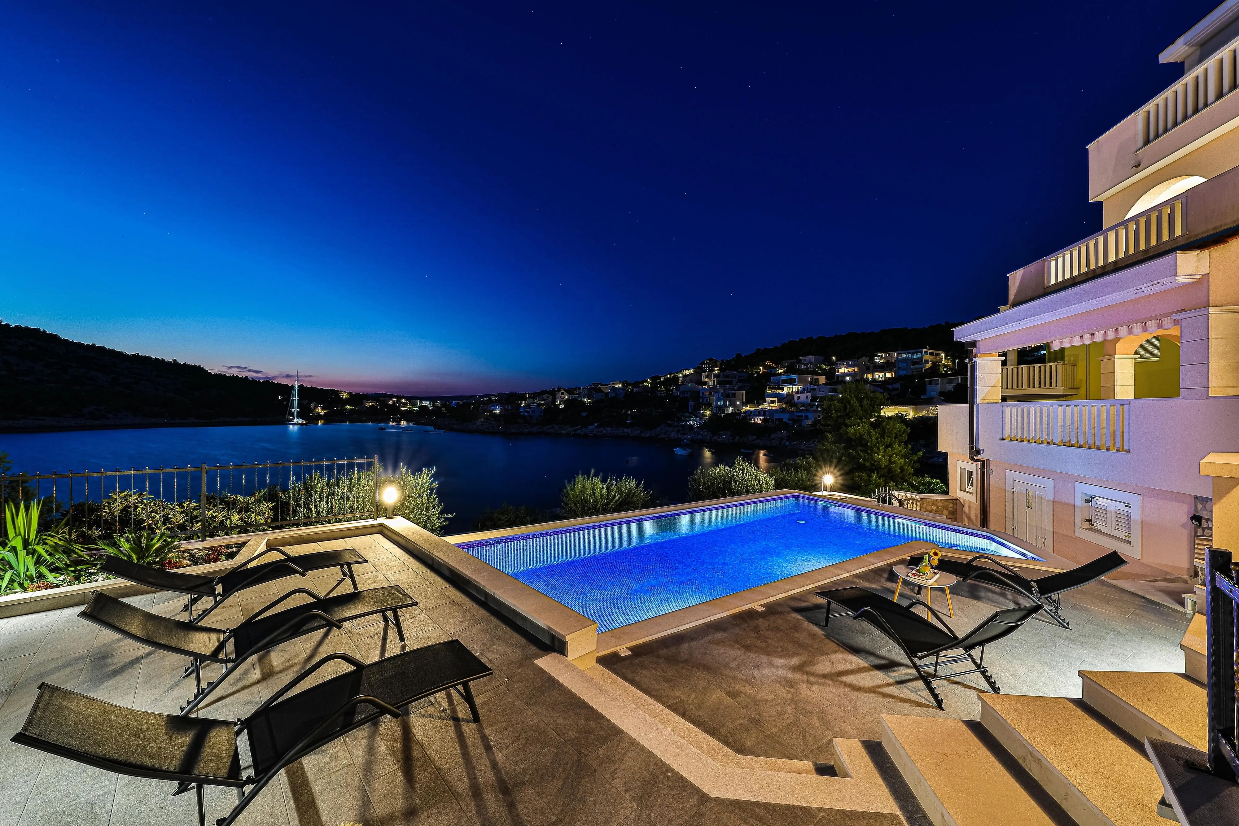 Seaside Apartments With A Swimming Pool Ražanj, Rogoznica - 9723 Ražanj