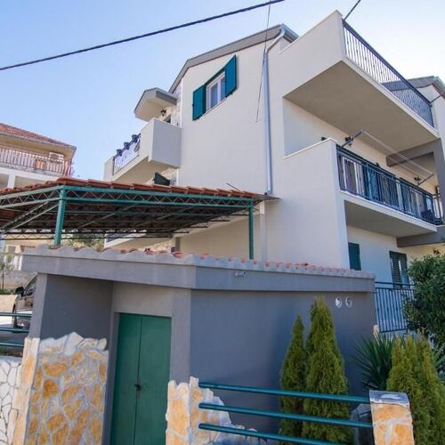 Apartmanok Parkolóhellyel Okrug Gornji, Ciovo - 22799 Okrug Gornji  4