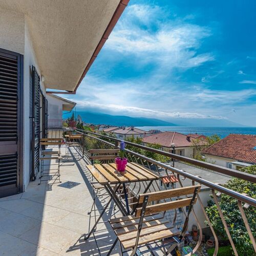 Apartments With Parking Space Novi Vinodolski - 22846