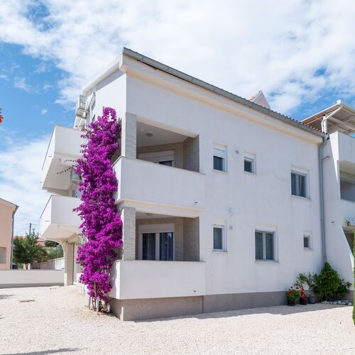 Apartmanok Parkolóhellyel Vir - 23221  2