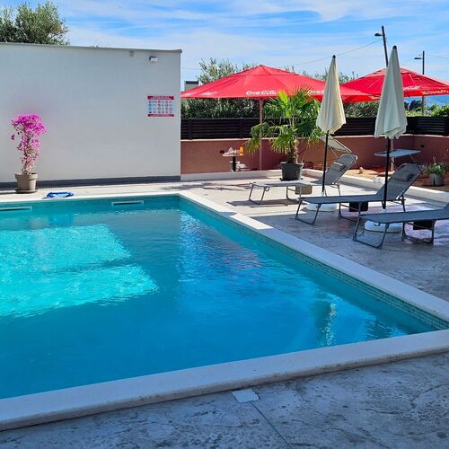 Apartmanok Családok Részére Medencével Kastel Stari, Kastela - 23348 Kaštel Stari