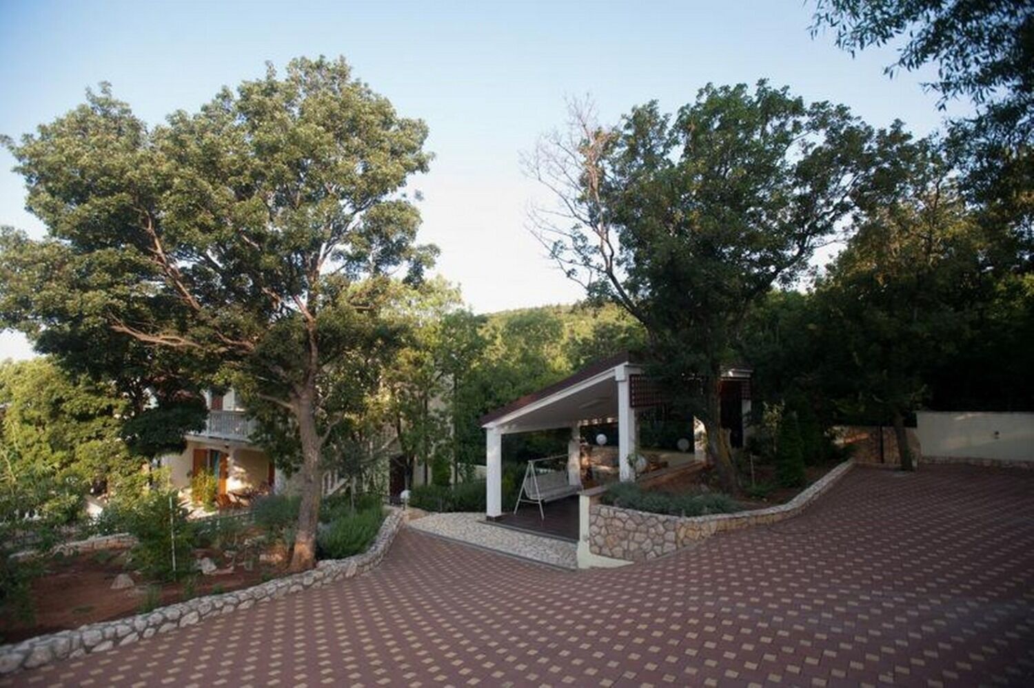 Apartments Luka Povile