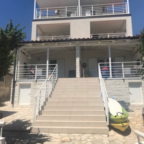 Apartments Neno Karlobag  2