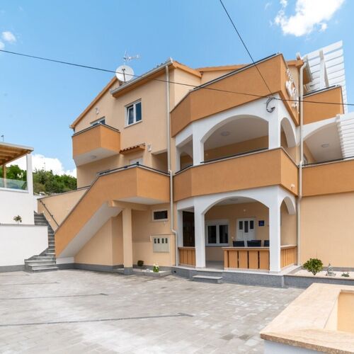 Apartments Lux 1 Marina  2