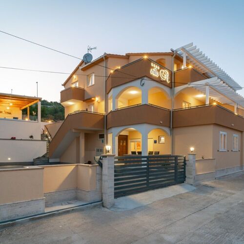 Apartments Lux 1 Marina  4
