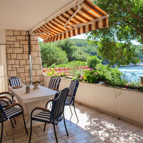 Apartment Elena Postira