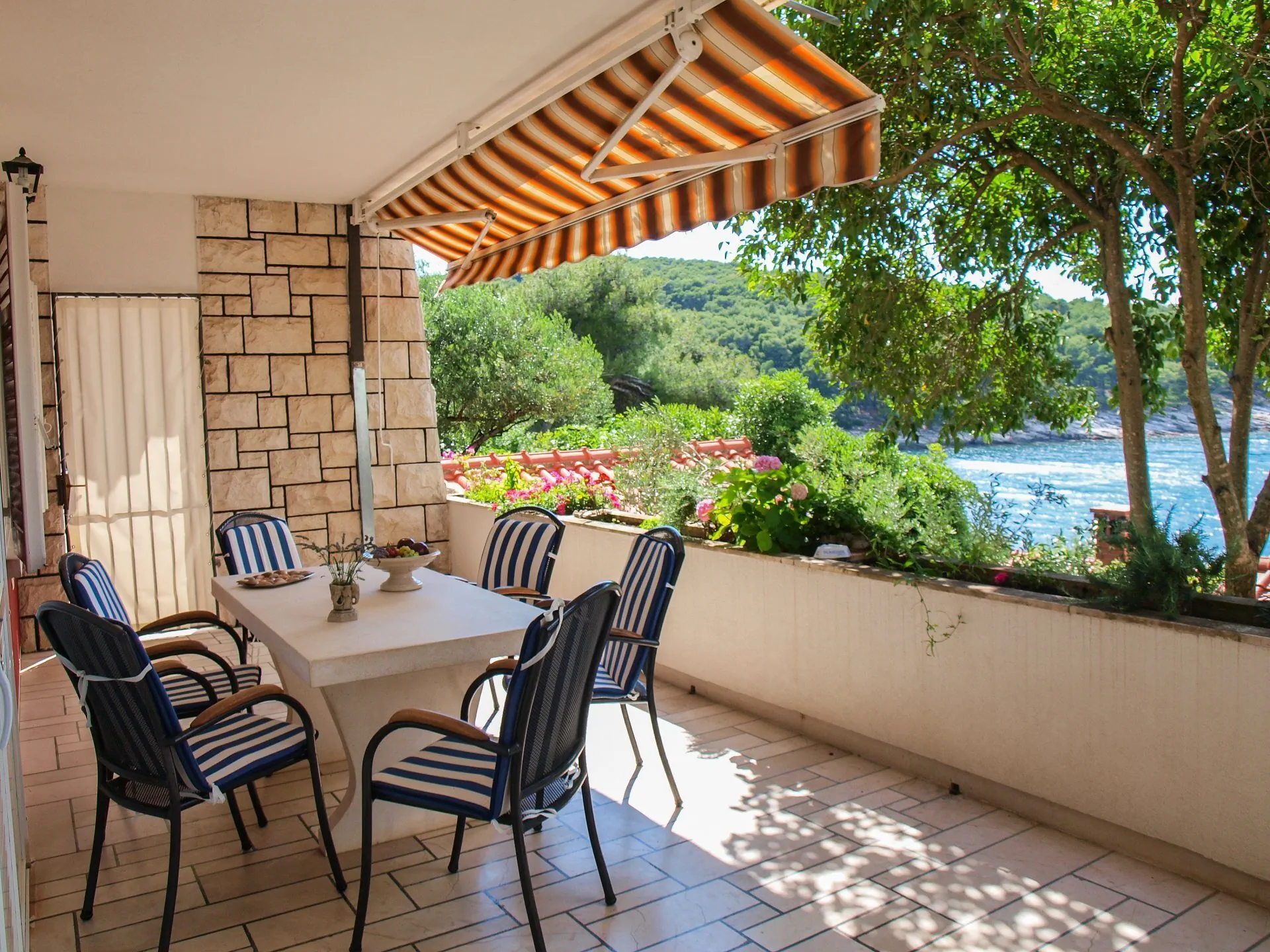 Apartment Elena Postira