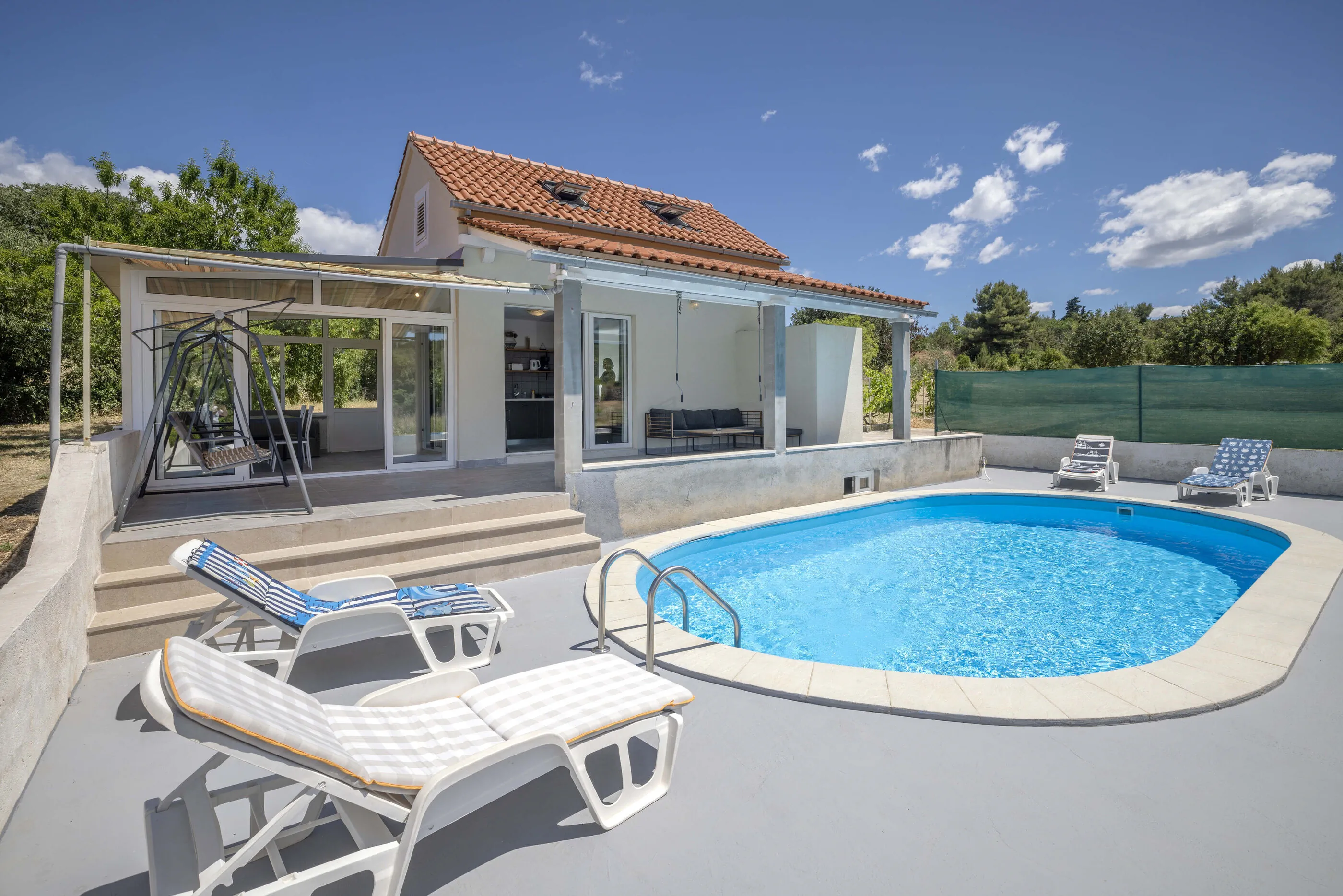 House Baras garden Mirca