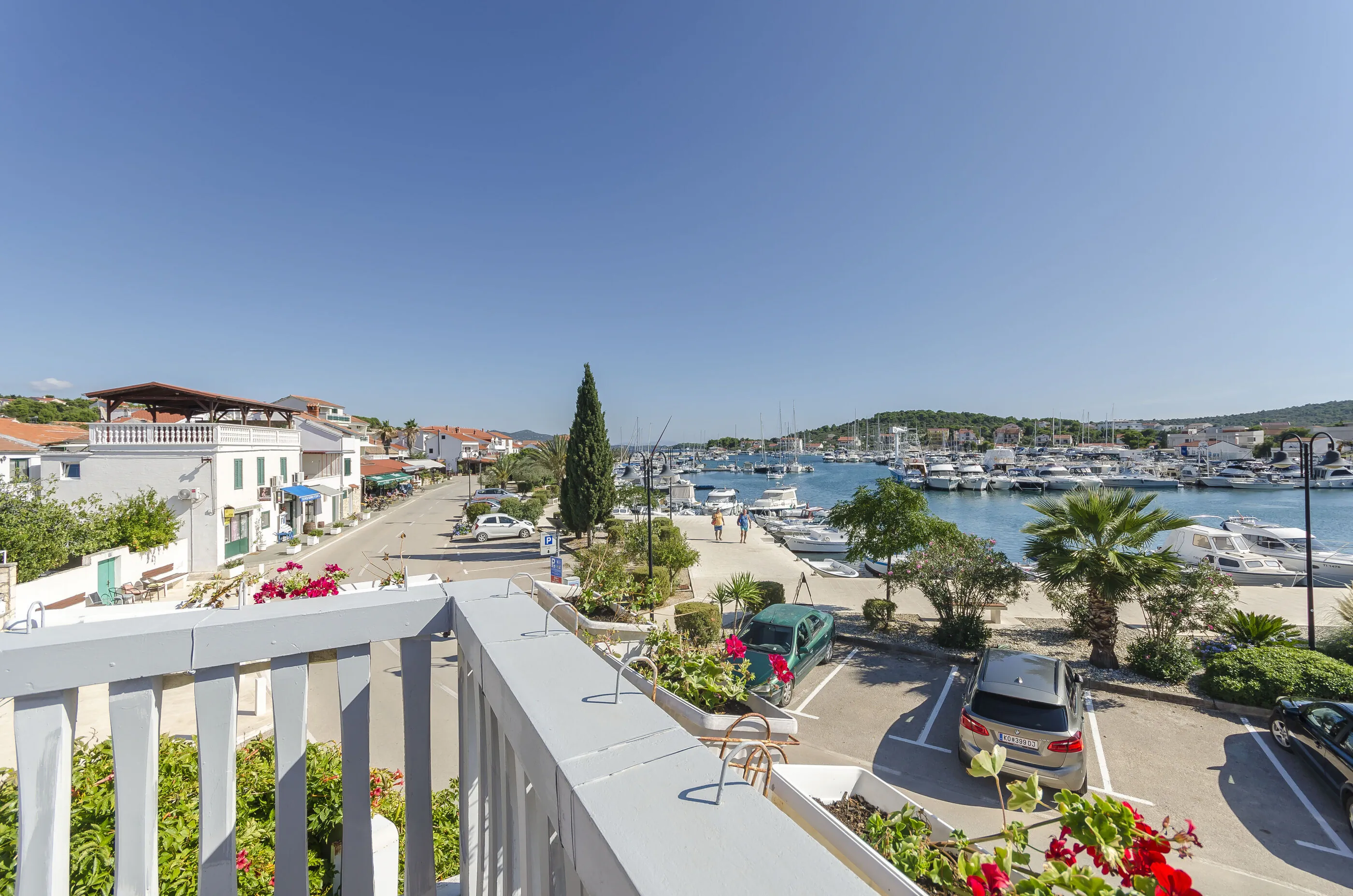 House Blue Island Jezera