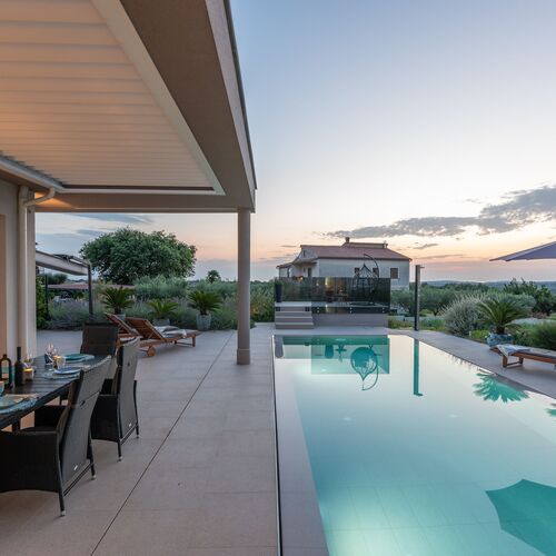 Villa Serena s prekrasnim vrtom Porec