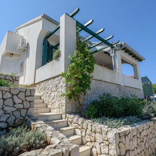 House Mirta Veli Rat  2