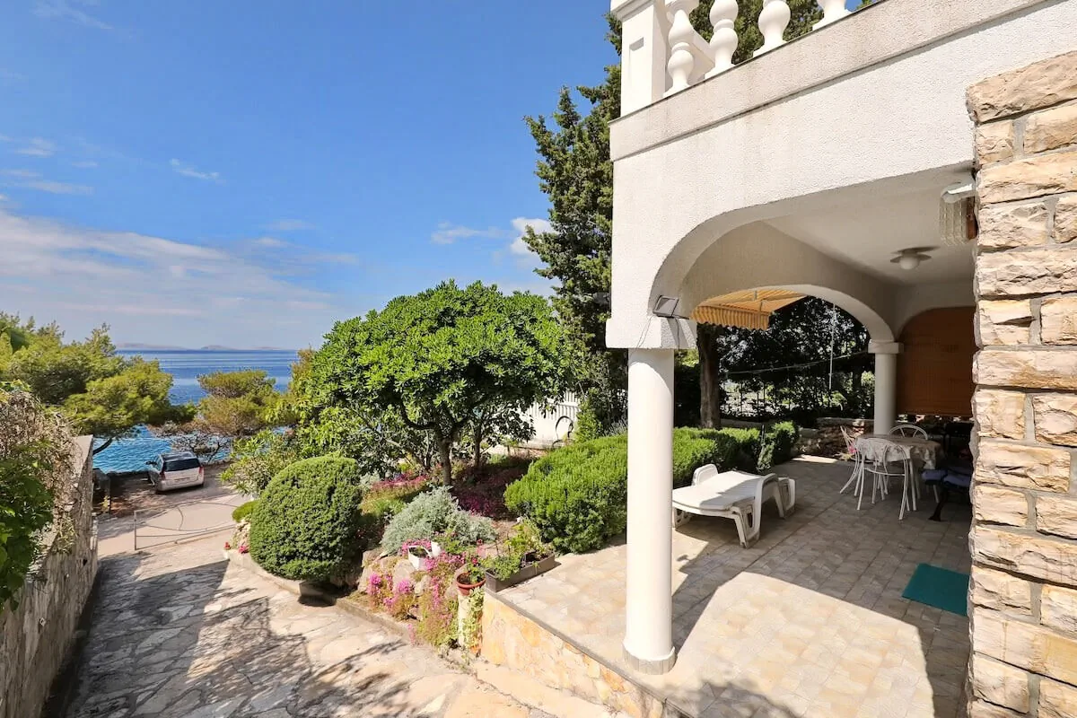 Apartments Djurdja by the sea Murter