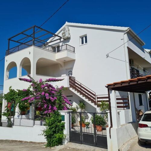 Apartment Lilac Arbanija  2