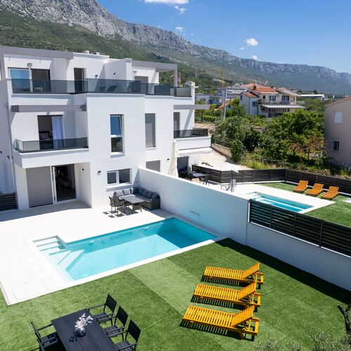 Villa Flora Kastel Kambelovac