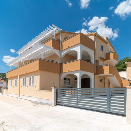 Apartments Lux 3 Marina  2