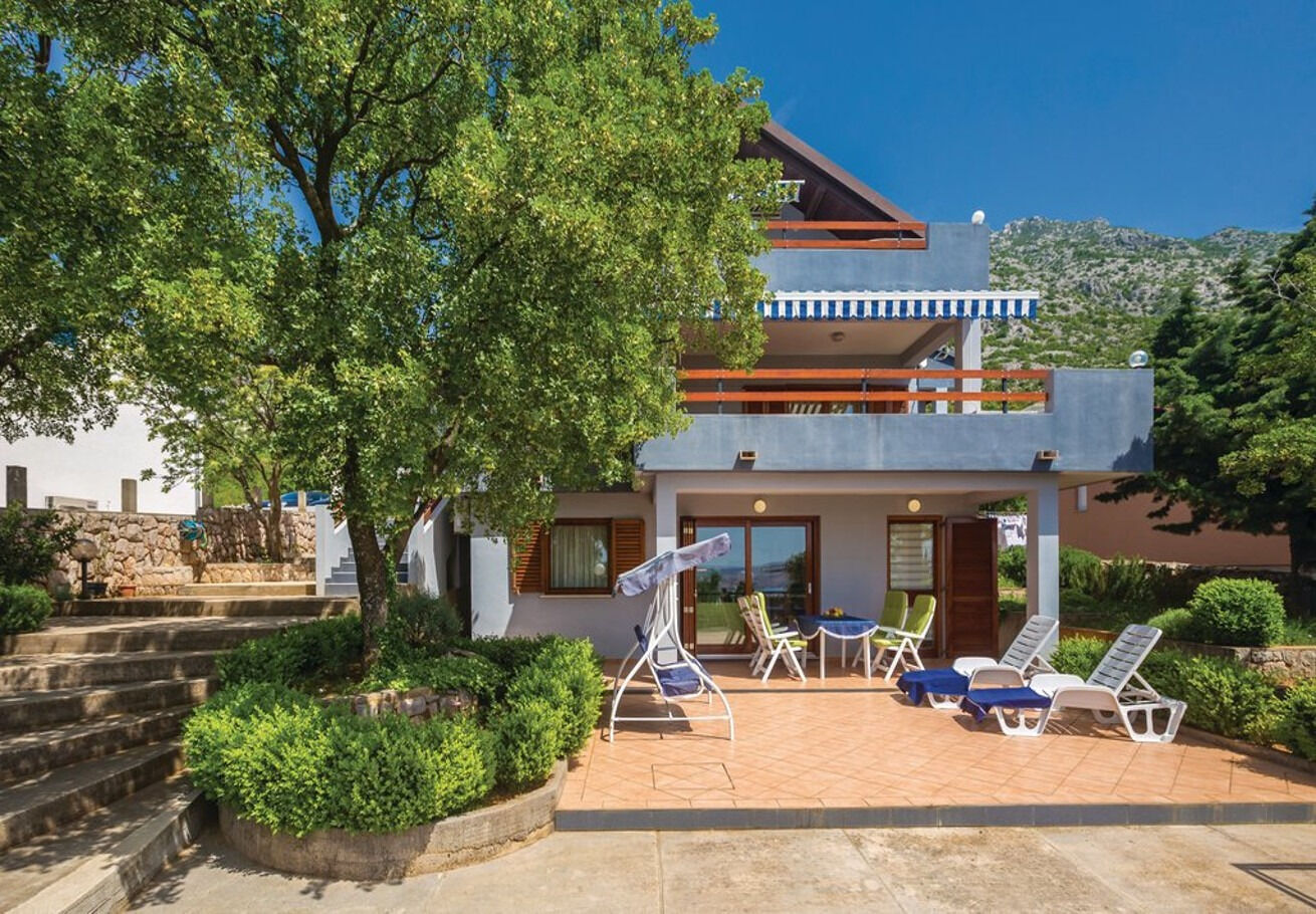 Apartments Ivni Karlobag