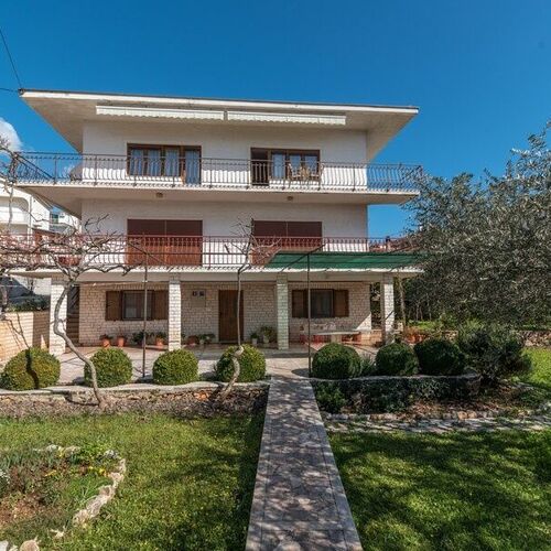 Apartment Domi Okrug Gornji ★★★ 3