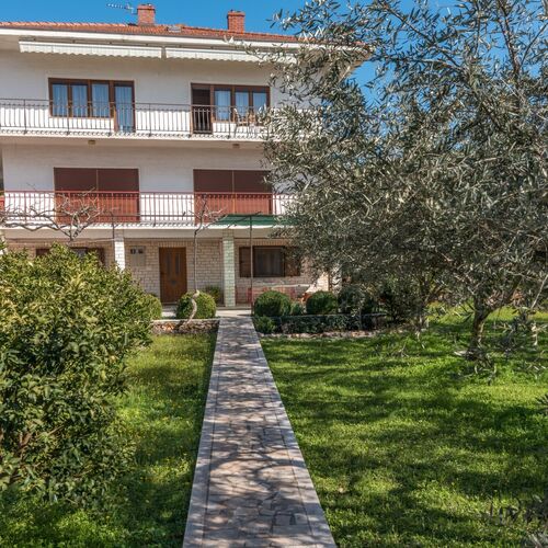 Apartment Domi Okrug Gornji ★★★ 2